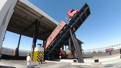 榆能化卸煤設施首臺卸車機試車成功1.jpg